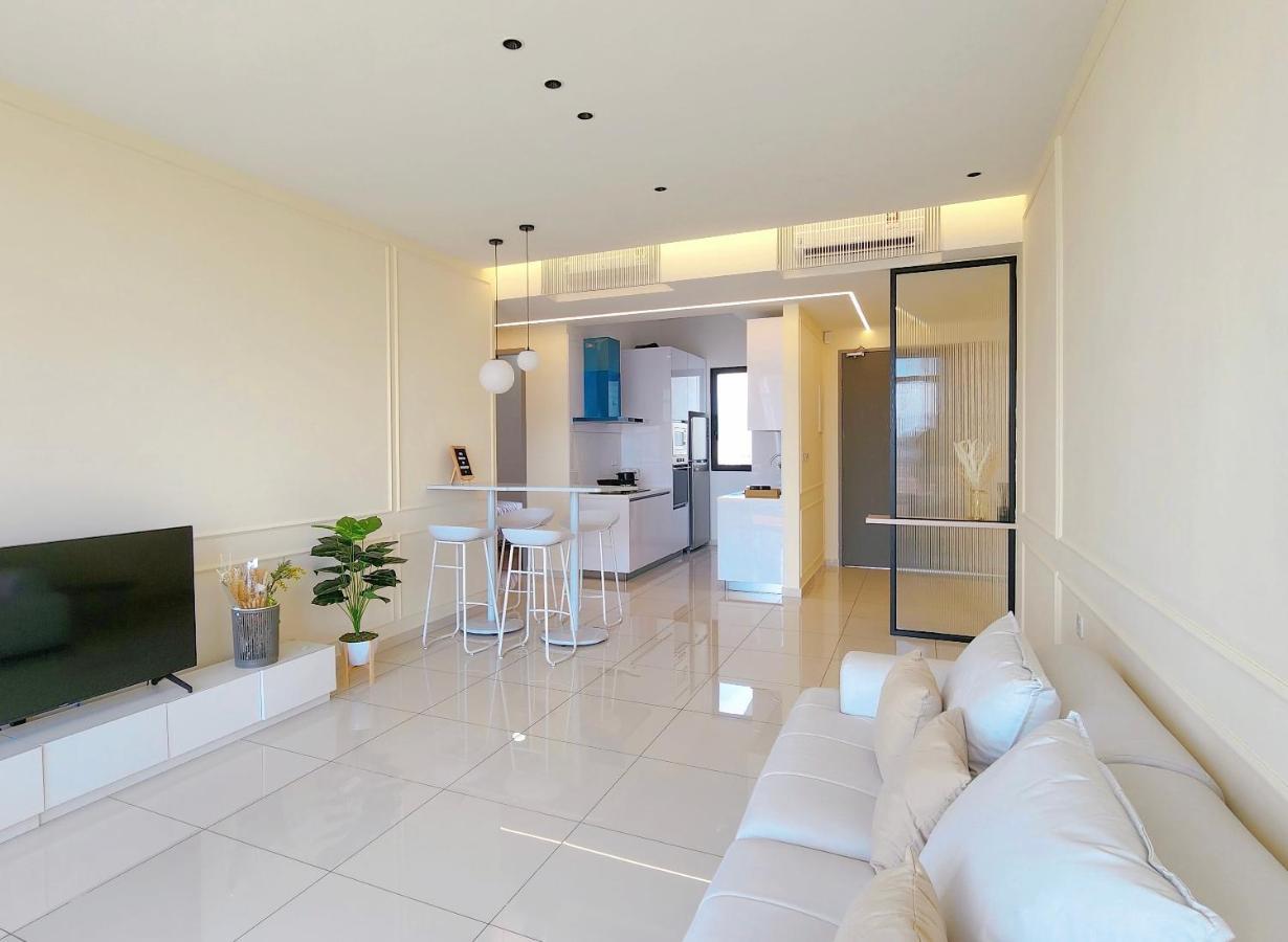 Skypool With Seaview 8Pax Beacon Executive Suites - Georgetown City Centre - 3Km To Komtar Exterior photo